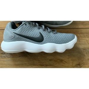 NIKE React Hyperdunk 2017 Low Basketball Shoe Wolf Grey 897663-100 Men Size 9.0